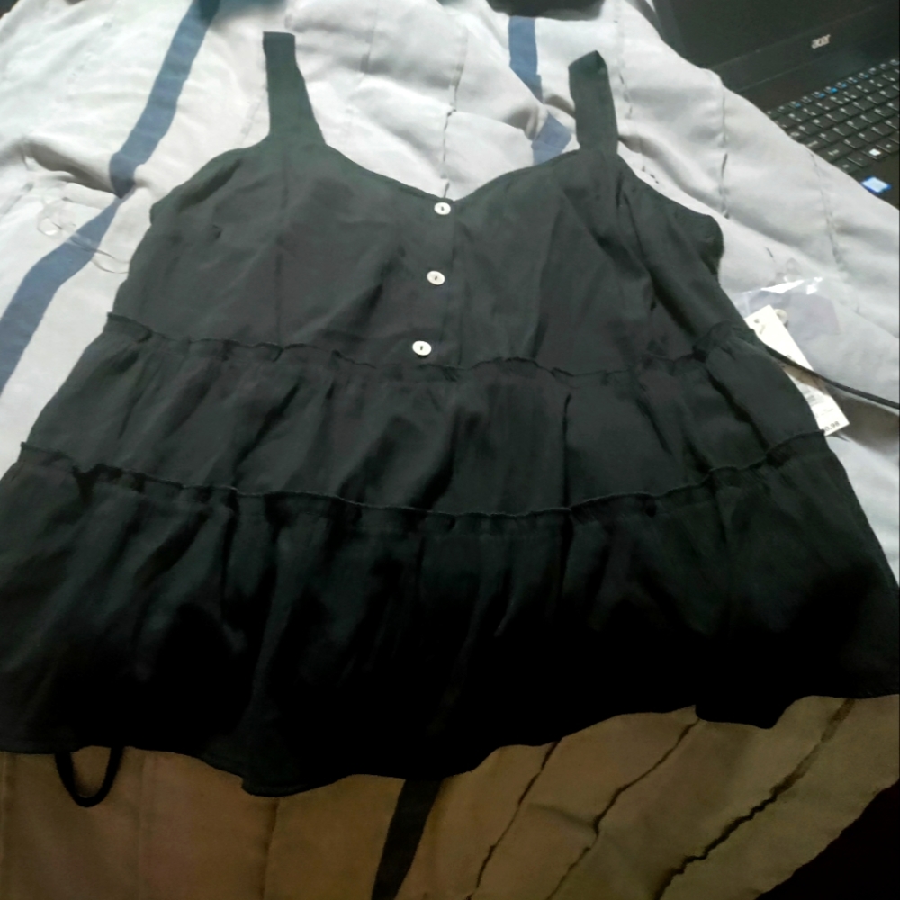 2 New shirts black, Green